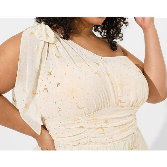 Torrid 4XL Chiffon satin  Foil One Shoulder Crop Top Ivory Plus astronomy - Picture 1 of 9